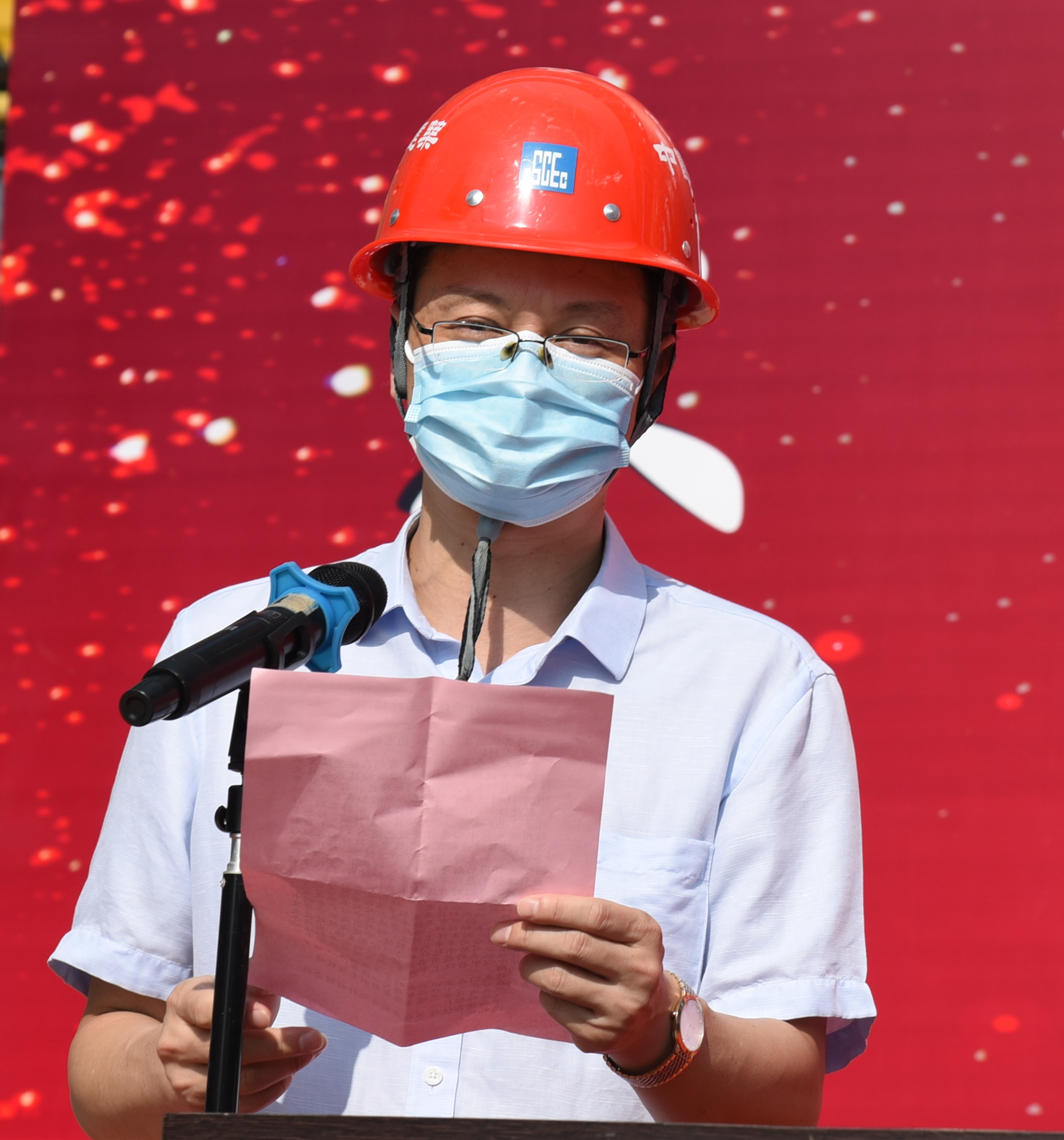 福州市疾控中心主任张晓阳主持仪式